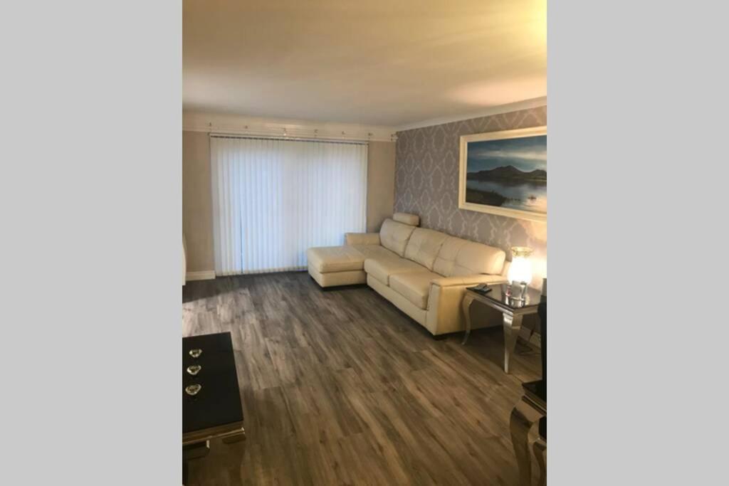 Largs Sea Front, Modern Apartment Exterior photo